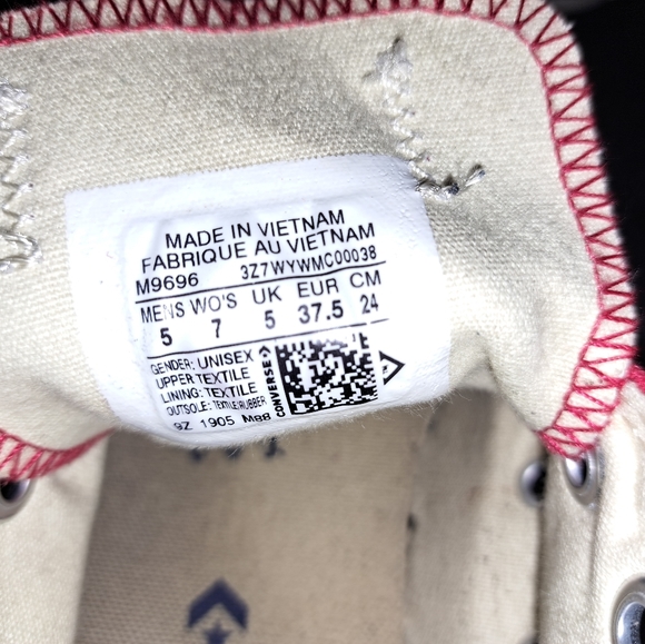 Used Red Converse - Picture 2 of 4